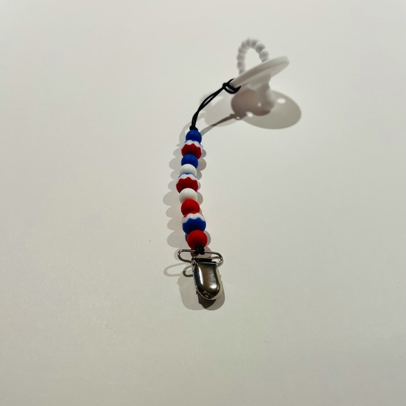 Silicone Pacifier Clip - Picture 2 of 2